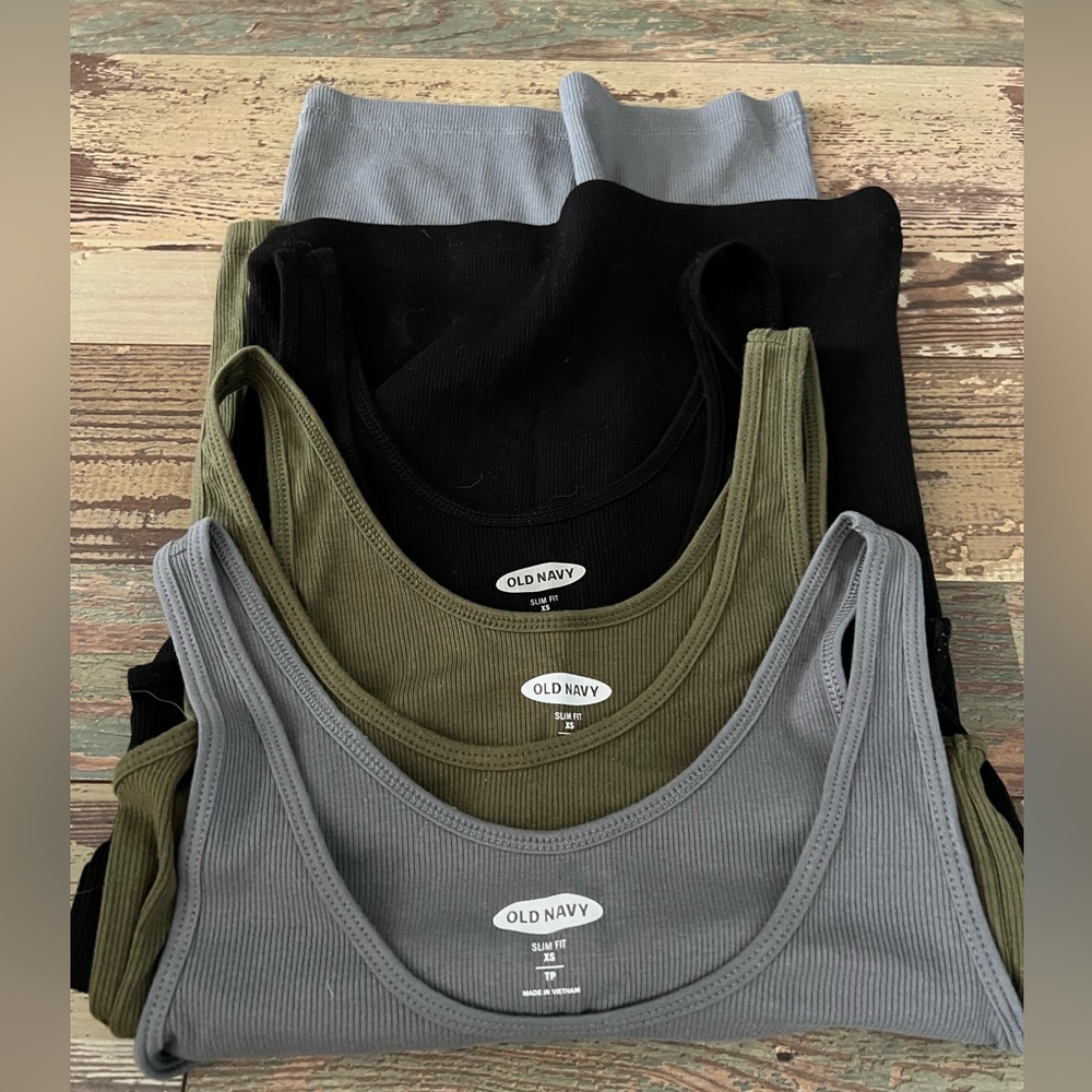 3 Slim Fit Tank Tops